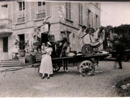 La-famille-Domange-interpretant-la-Symphonie-burlesque-de-Mel-Bonis-vers-1920