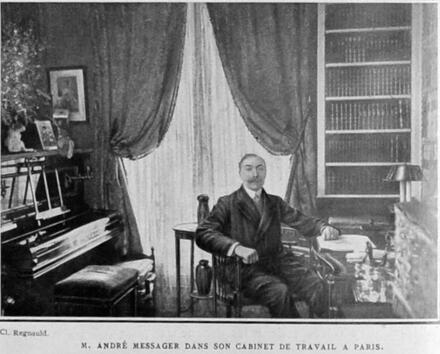 André Messager dans son cabinet de travail