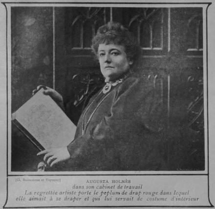 Augusta Holmès dans son cabinet de travail