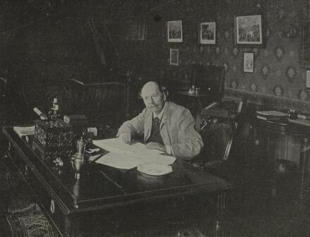 Jules Massenet à son bureau