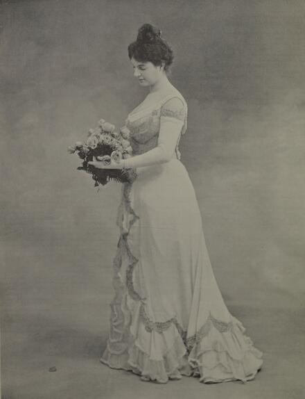 Marguerite de Nocé en robe de concert