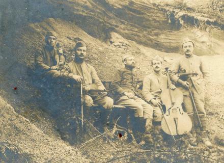 Musiciens soldats pendant la Grande Guerre (photographie)
