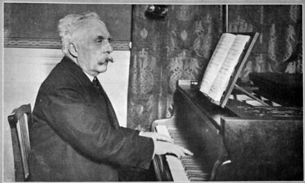 Gabriel Fauré au piano